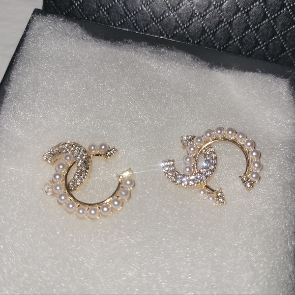 Chanel Style Earrings - Picture 4 of 8